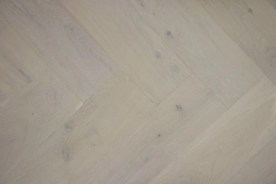 Natural Engineered Flooring Oak Herringbone Bianco Hardwax Oiled 16/4mm By 140mm By 580mm 4 Natural Engineered Flooring Oak Herringbone Bianco Hardwax Oiled 16/4mm By 140mm By 580mm - Image 2