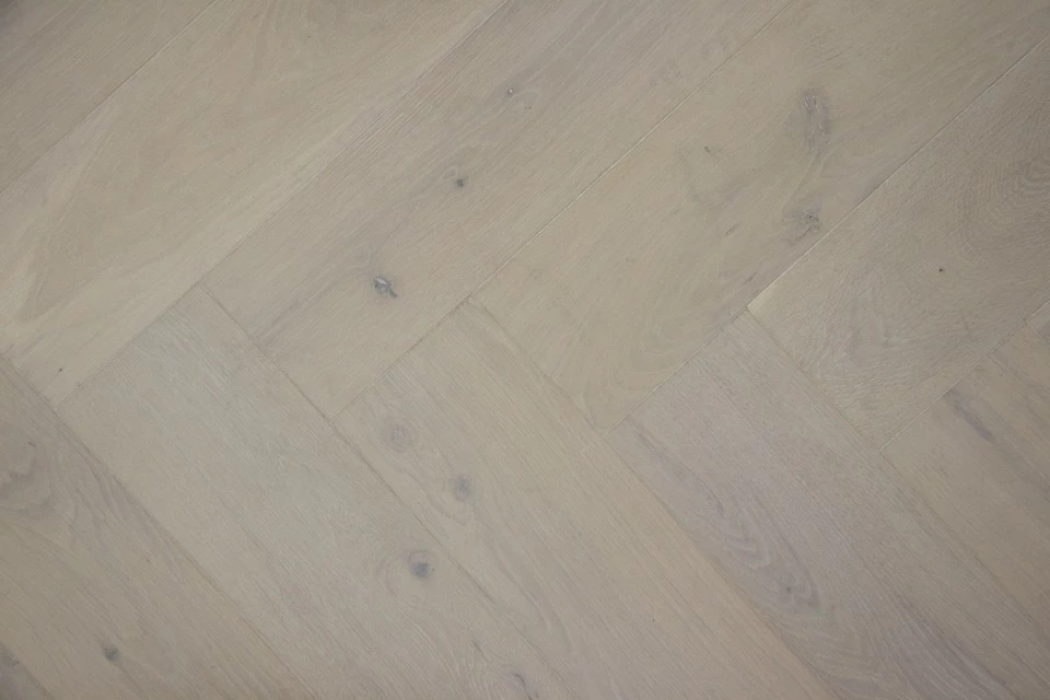 Natural Engineered Flooring Oak Herringbone Bianco Hardwax Oiled 16/4mm By 140mm By 580mm 5 Natural Engineered Flooring Oak Herringbone Bianco Hardwax Oiled 16/4mm By 140mm By 580mm - Image 3