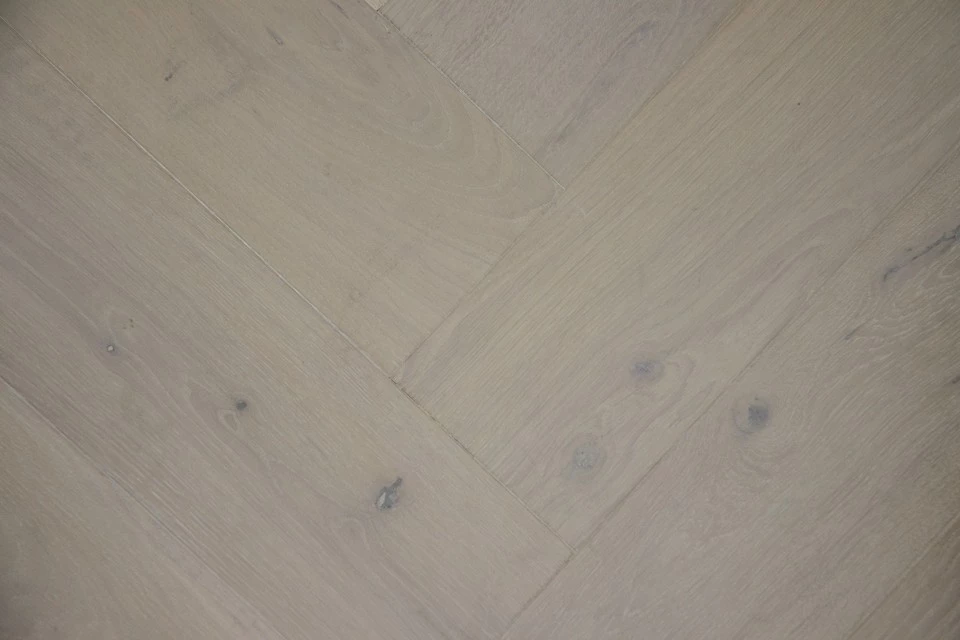 Natural Engineered Flooring Oak Herringbone Bianco Hardwax Oiled 16/4mm By 140mm By 580mm 6 Natural Engineered Flooring Oak Herringbone Bianco Hardwax Oiled 16/4mm By 140mm By 580mm - Image 4