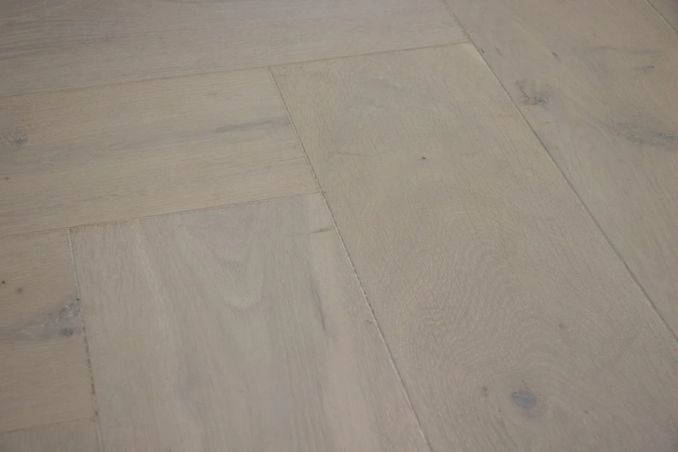 Natural Engineered Flooring Oak Herringbone Bianco Hardwax Oiled 16/4mm By 140mm By 580mm 3 Natural Engineered Flooring Oak Herringbone Bianco Hardwax Oiled 16/4mm By 140mm By 580mm