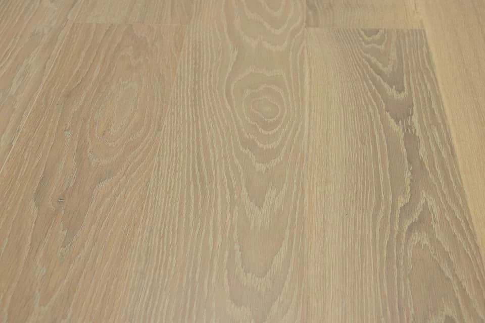 Prime Engineered Flooring Oak Click Sunny White Brushed UV Oil 14/3mm By 195mm By 1000-2400mm 5 Prime Engineered Flooring Oak Click Sunny White Brushed UV Oil 14/3mm By 195mm By 1000-2400mm - Image 3