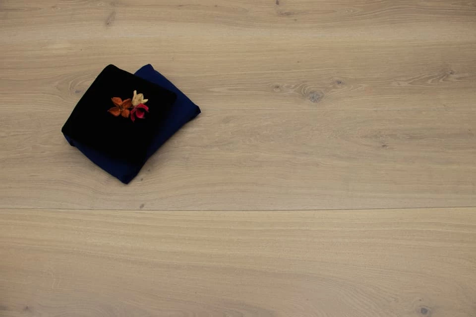 Natural Engineered Flooring Oak Bespoke NO3 Hardwax Oiled 16/4mm By 220mm By 1500-2400mm 3 Natural Engineered Flooring Oak Bespoke NO3 Hardwax Oiled 16/4mm By 220mm By 1500-2400mm