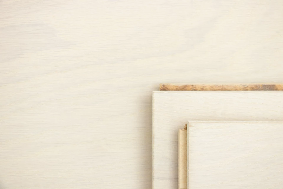 Natural Engineered Flooring Oak Bespoke Snow White Hardwax Oiled 16/4mm By 220mm By 1500-2400mm 6 Natural Engineered Flooring Oak Bespoke Snow White Hardwax Oiled 16/4mm By 220mm By 1500-2400mm - Image 4