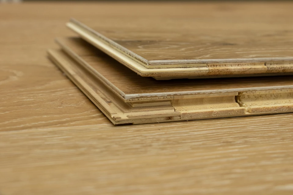 Natural Engineered Flooring Oak Click White Wash Smoked Brushed UV Lacquered 14/3mm By 190mm By 1900mm 7 Natural Engineered Flooring Oak Click White Wash Smoked Brushed UV Lacquered 14/3mm By 190mm By 1900mm - Image 5