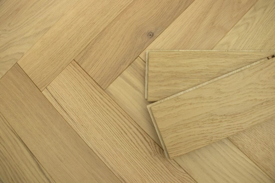 Natural Engineered Flooring Oak Herringbone Non Visible Brushed UV Lacquered 15/4mm By 90mm By 600mm 7 Natural Engineered Flooring Oak Herringbone Non Visible Brushed UV Lacquered 15/4mm By 90mm By 600mm - Image 5