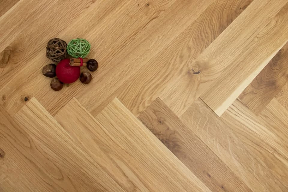 Natural Engineered Flooring Oak Herringbone Brushed UV Oiled 11/3mm By 70mm By 350mm 5 Natural Engineered Flooring Oak Herringbone Brushed UV Oiled 11/3mm By 70mm By 350mm - Image 3