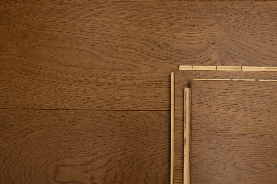 Natural Engineered Flooring Oak Click Vivid Smoked Brushed UV Lacquered 14/3mm By 190mm By 1900mm 6 Natural Engineered Flooring Oak Click Vivid Smoked Brushed UV Lacquered 14/3mm By 190mm By 1900mm - Image 4