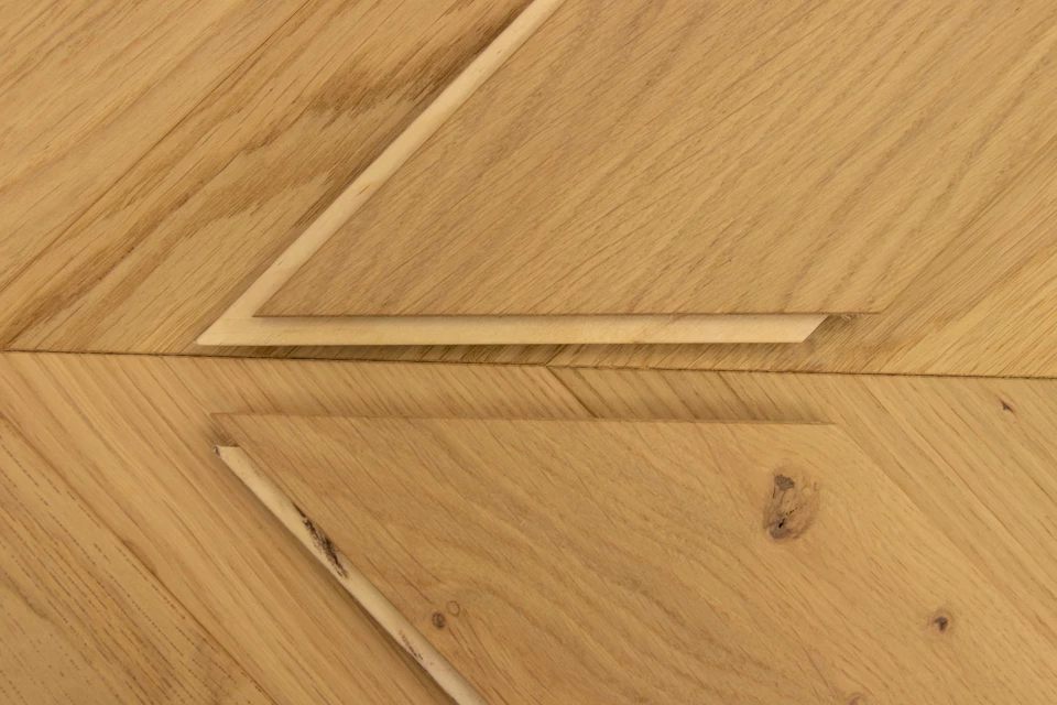 Select Engineered Flooring Oak Chevron Ribolla Brushed UV Lacquered 15/4mm By 100mm By 650mm - Image 4