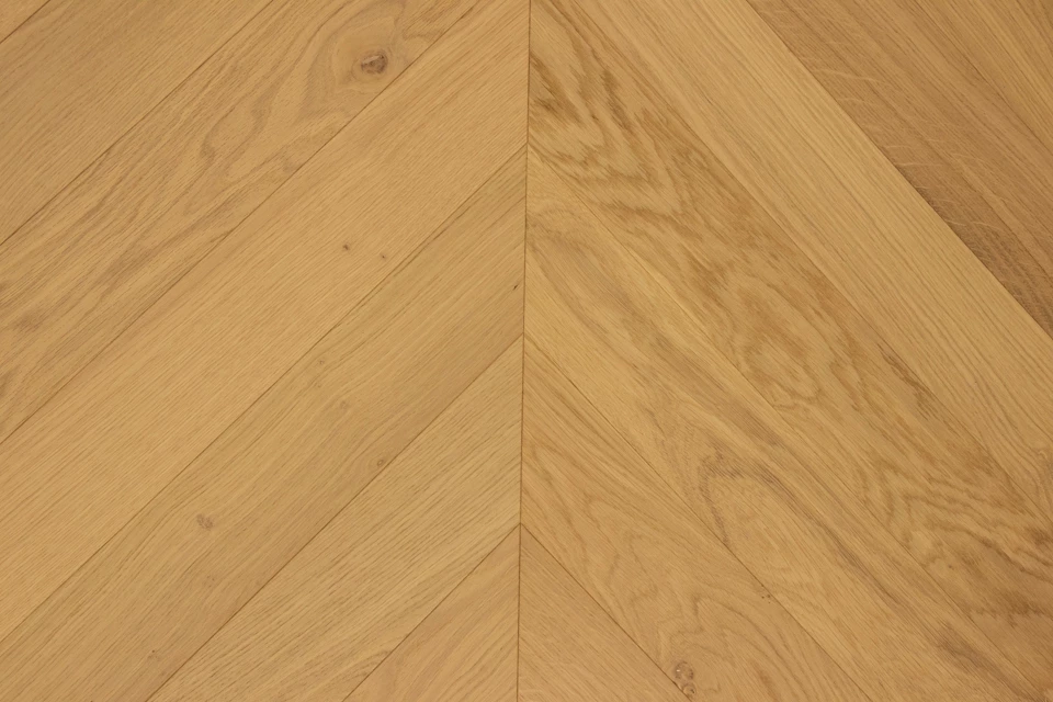 Select Engineered Flooring Oak Chevron Ribolla Brushed UV Lacquered 15/4mm By 100mm By 650mm - Image 3