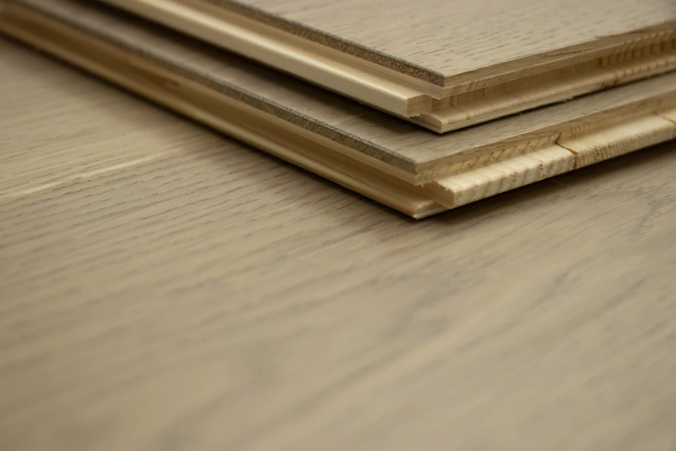 Natural Engineered Flooring Oak Silver Stone Brushed Uv Matt Lacquered 14/3mm By 190mm By 1900mm 7 Natural Engineered Flooring Oak Silver Stone Brushed Uv Matt Lacquered 14/3mm By 190mm By 1900mm - Image 5